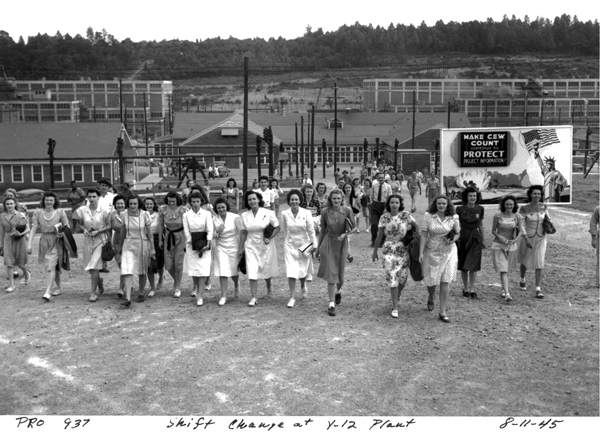 5-Shift-change-at-theY-12-plant-Oak-Ridge_preview-cropped.pn